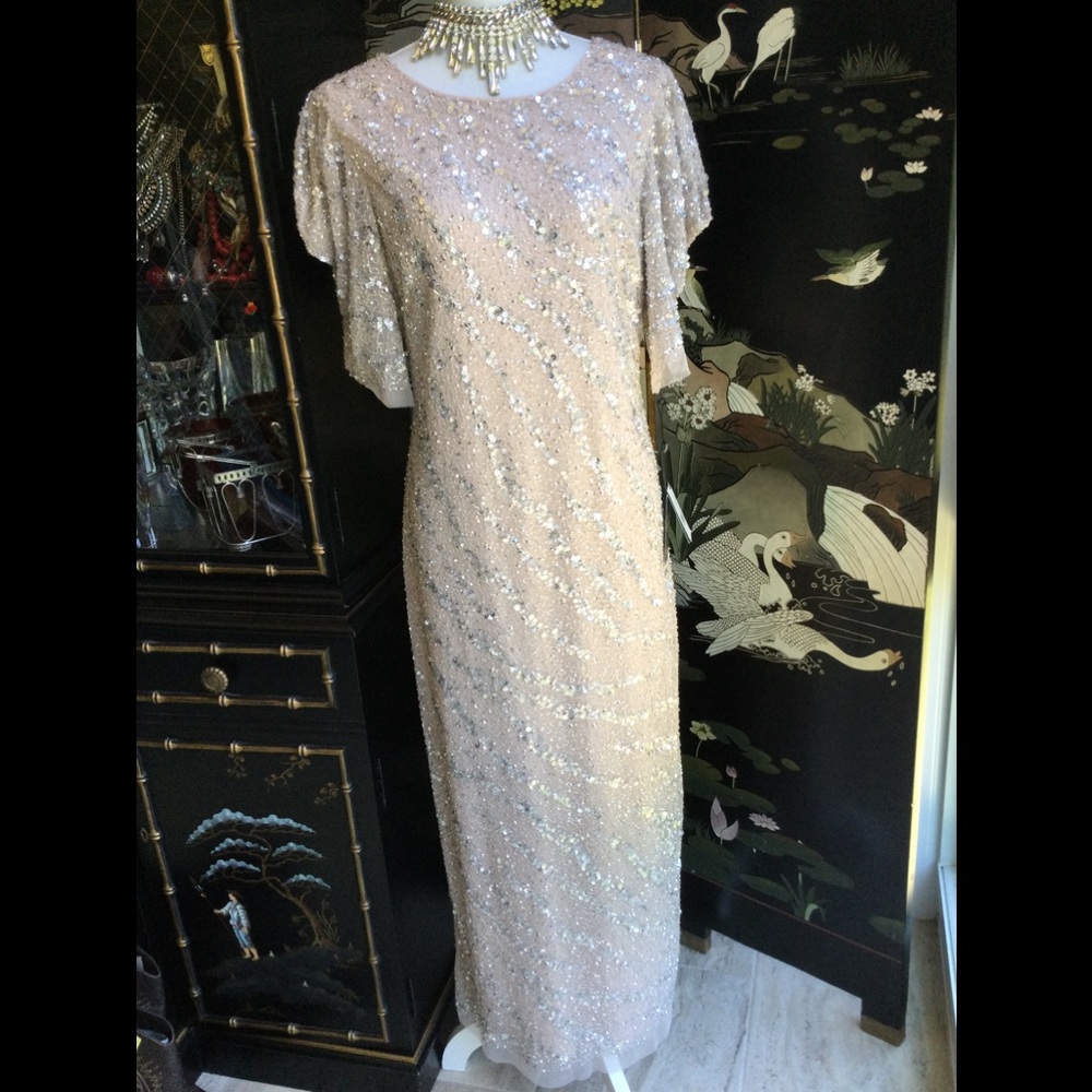 NWT VERY ELEGANT Gown with a spectacular sparkle of Sequins !